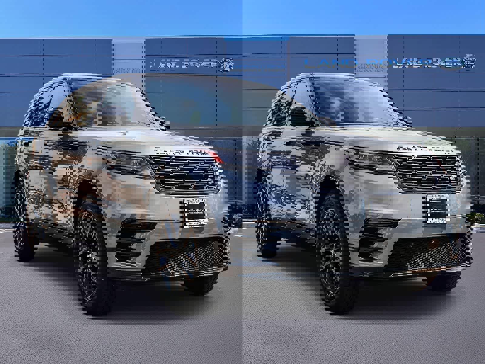 Used 2026 Land Rover Range Rover Velar Dynamic SE image 3