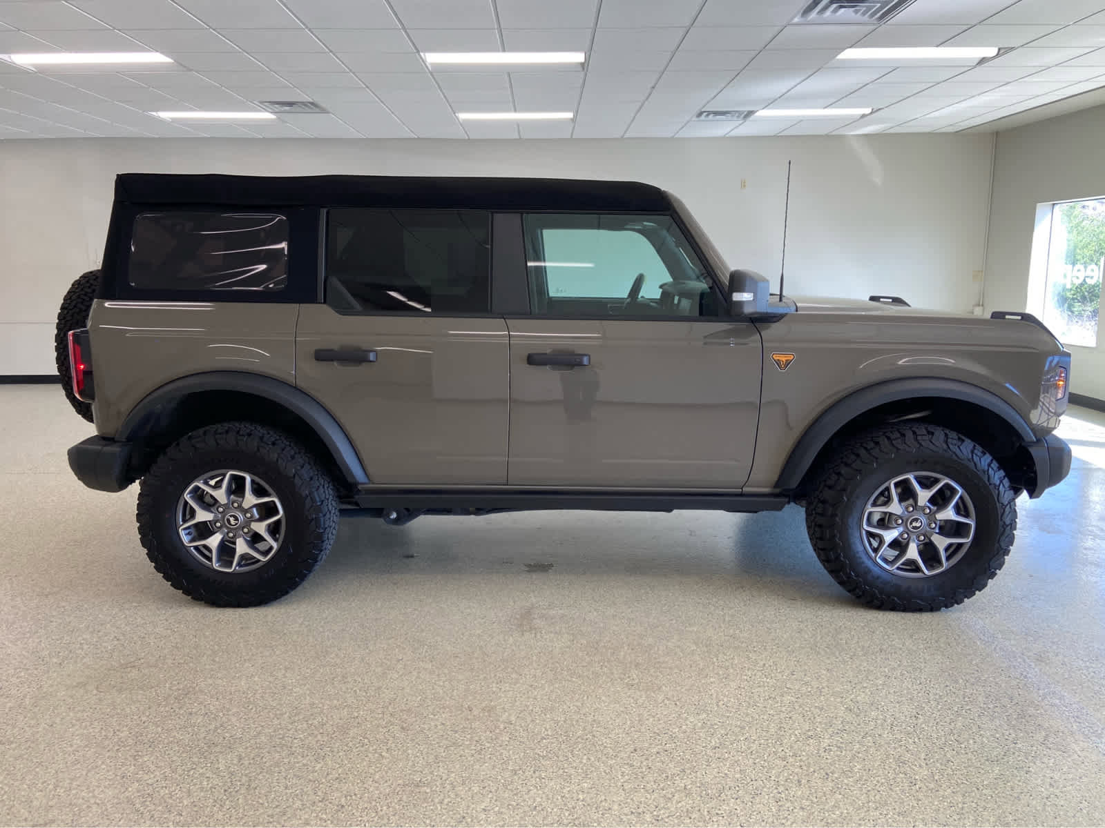 Used 2025 Ford Bronco Badlands AWD/4WD image 7
