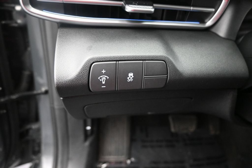 Used 2025 Hyundai Elantra SEL FWD image 19