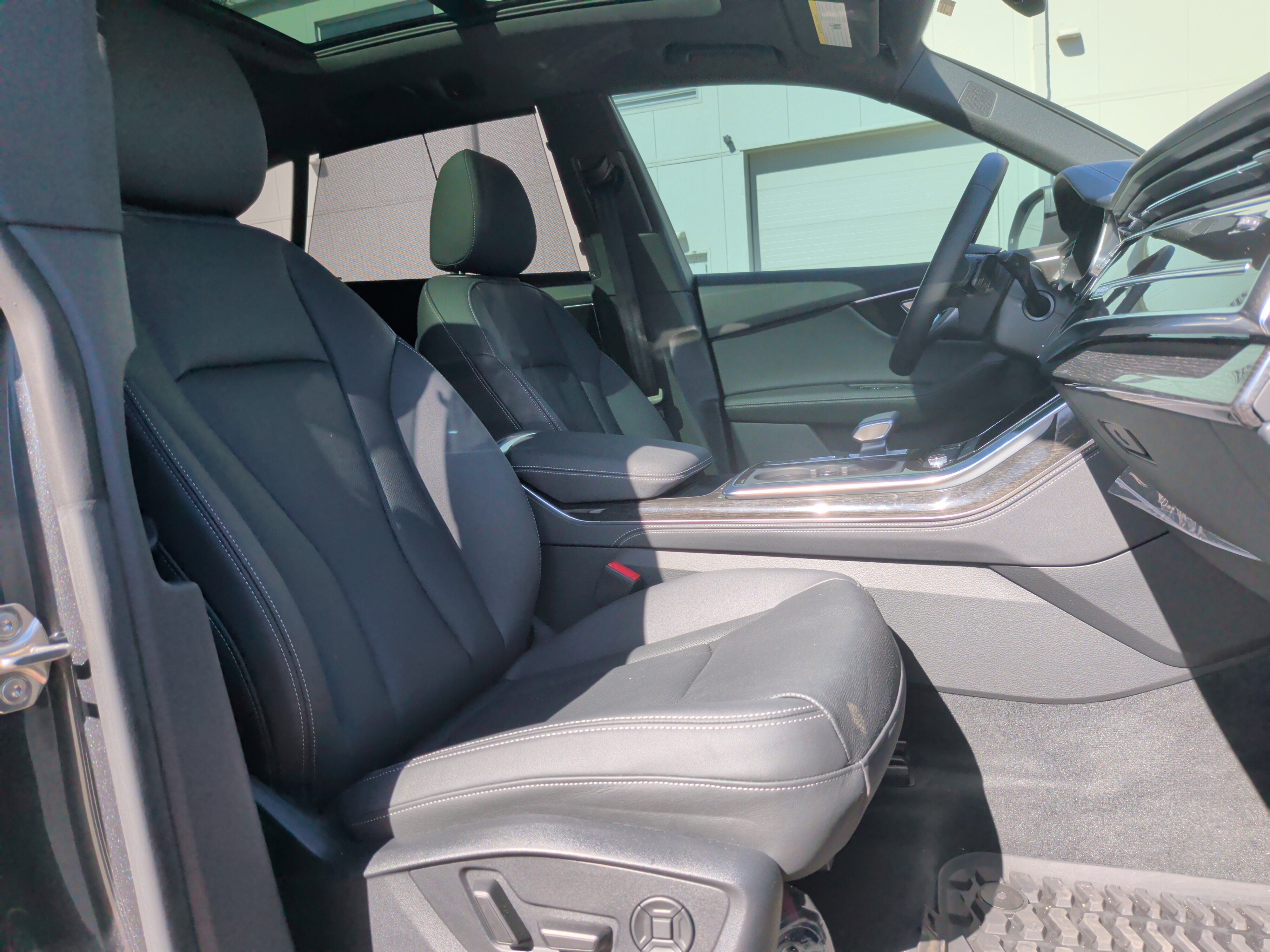 Used 2024 Audi Q8 Premium Plus w/ Premium Plus Package image 35