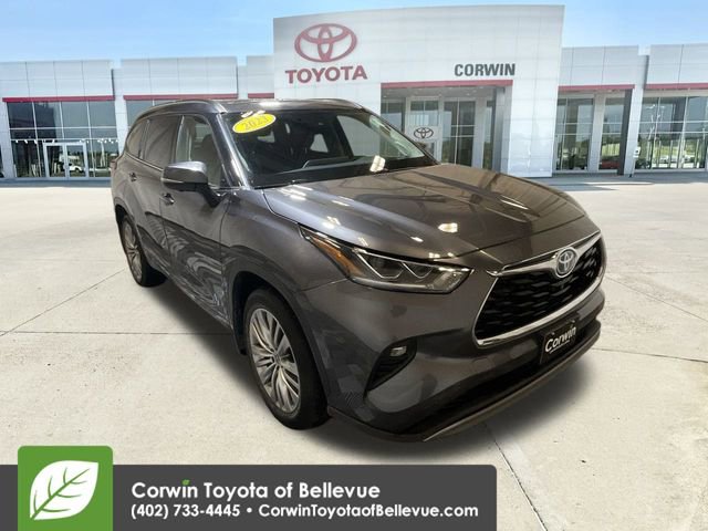 Used 2023 Toyota Highlander Platinum image 1