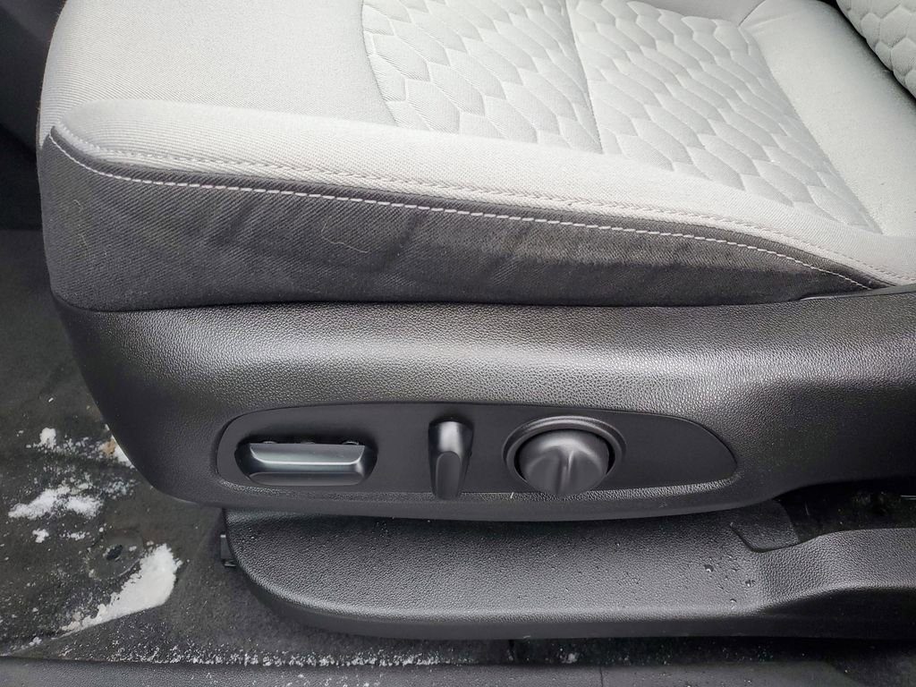 Used 2019 Chevrolet Equinox LS w/ LS Convenience Package image 6