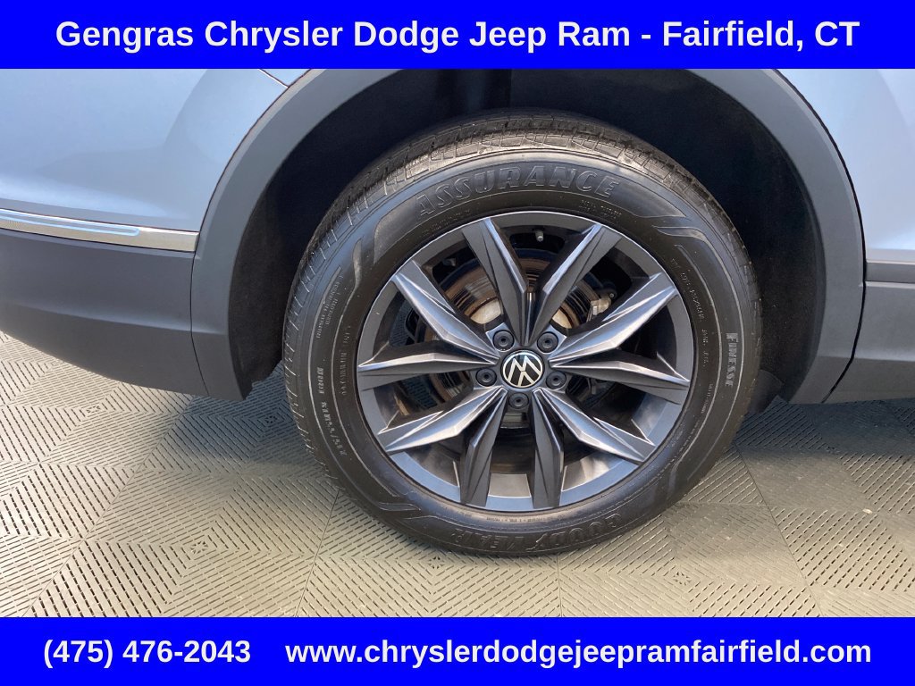 Used 2023 Volkswagen Tiguan SE AWD/4WD image 33