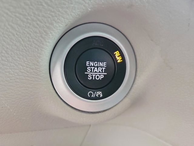 Used 2024 Chrysler Pacifica Touring-L image 25