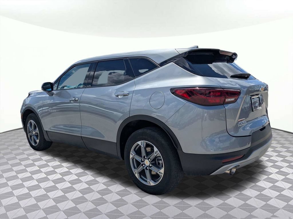 Used 2025 Chevrolet Blazer LT FWD image 4