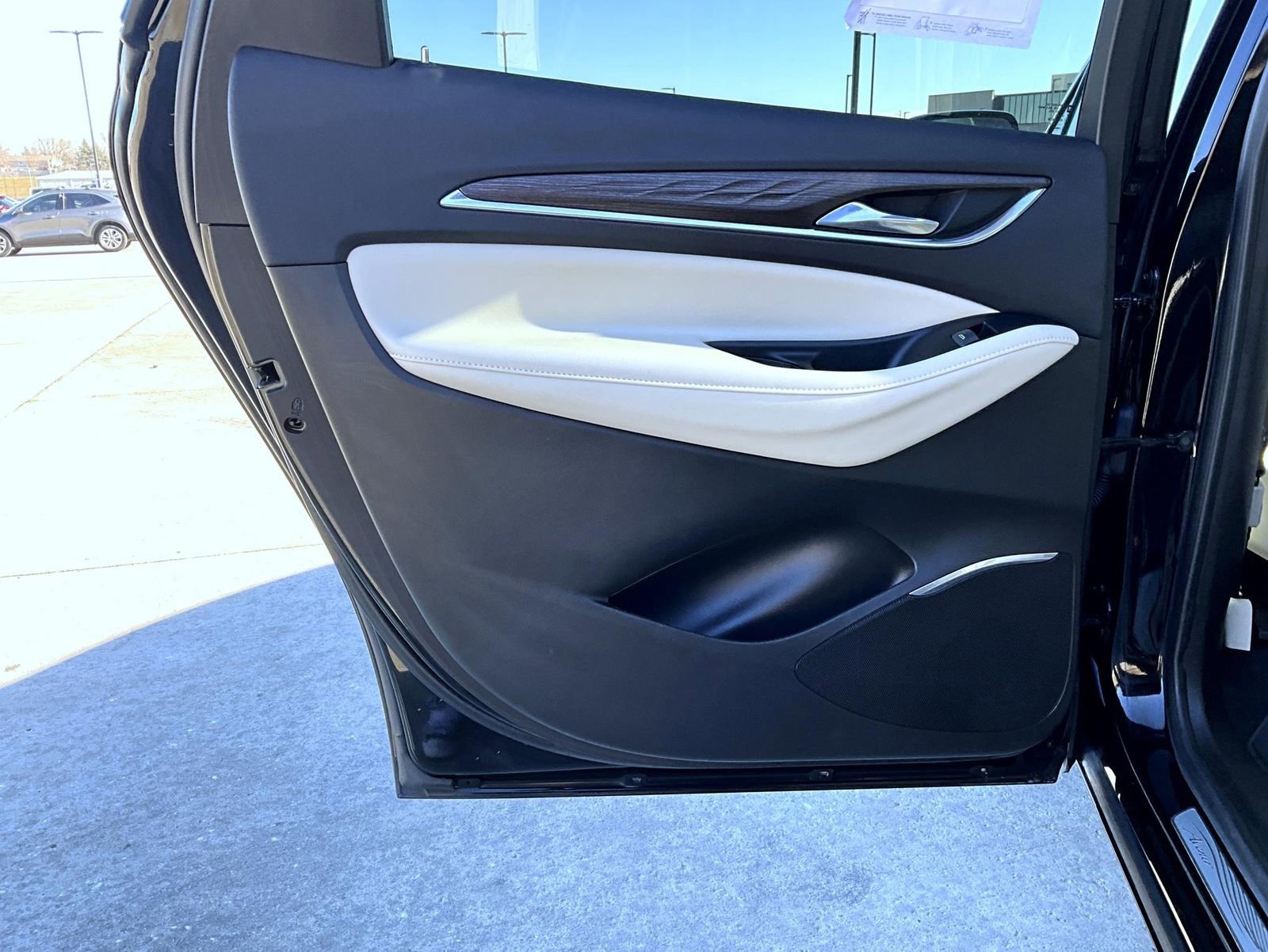 Used 2023 Buick Enclave Avenir w/ Avenir Technology Package image 18