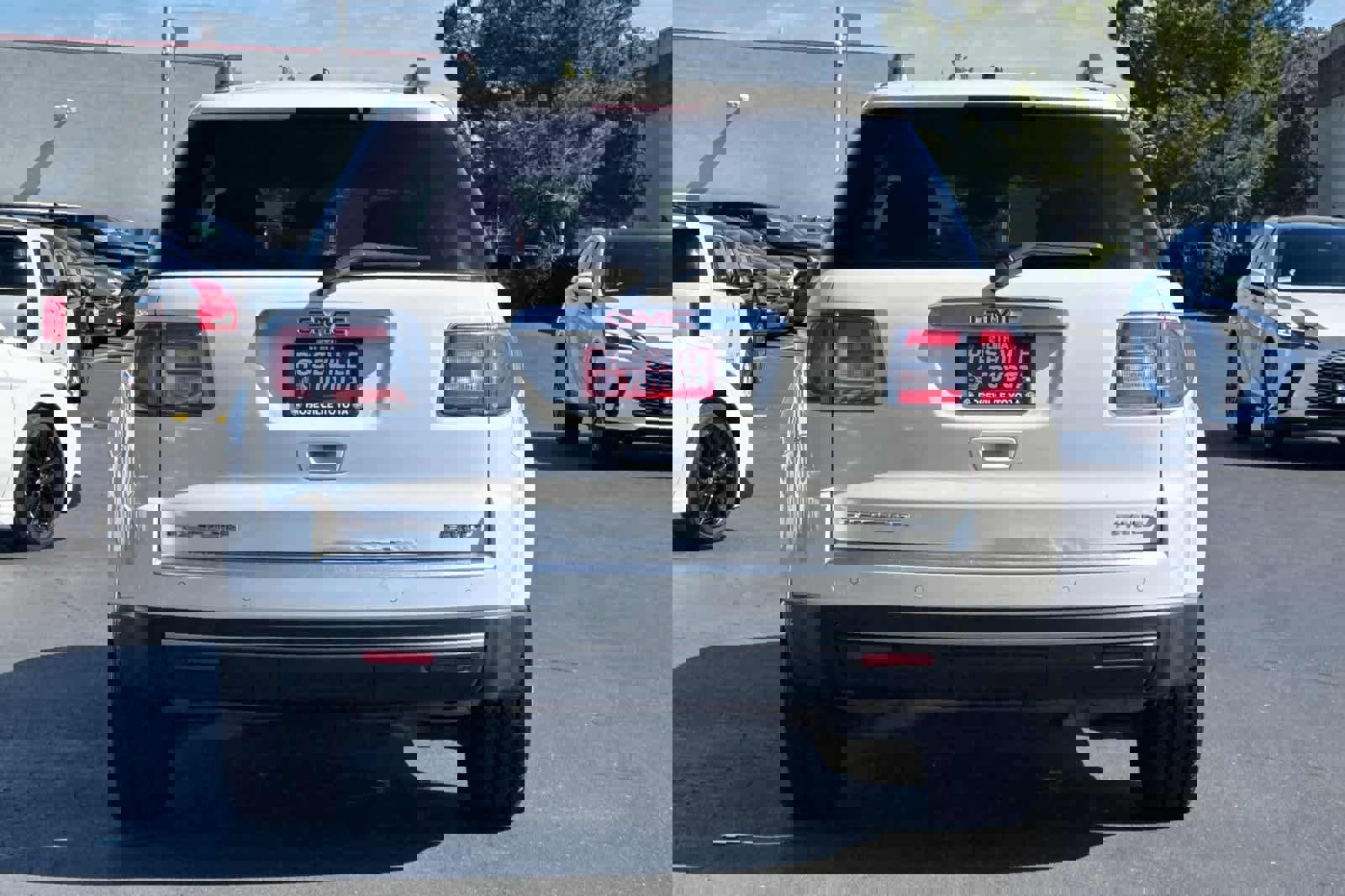 Used 2014 GMC Acadia SLE image 8