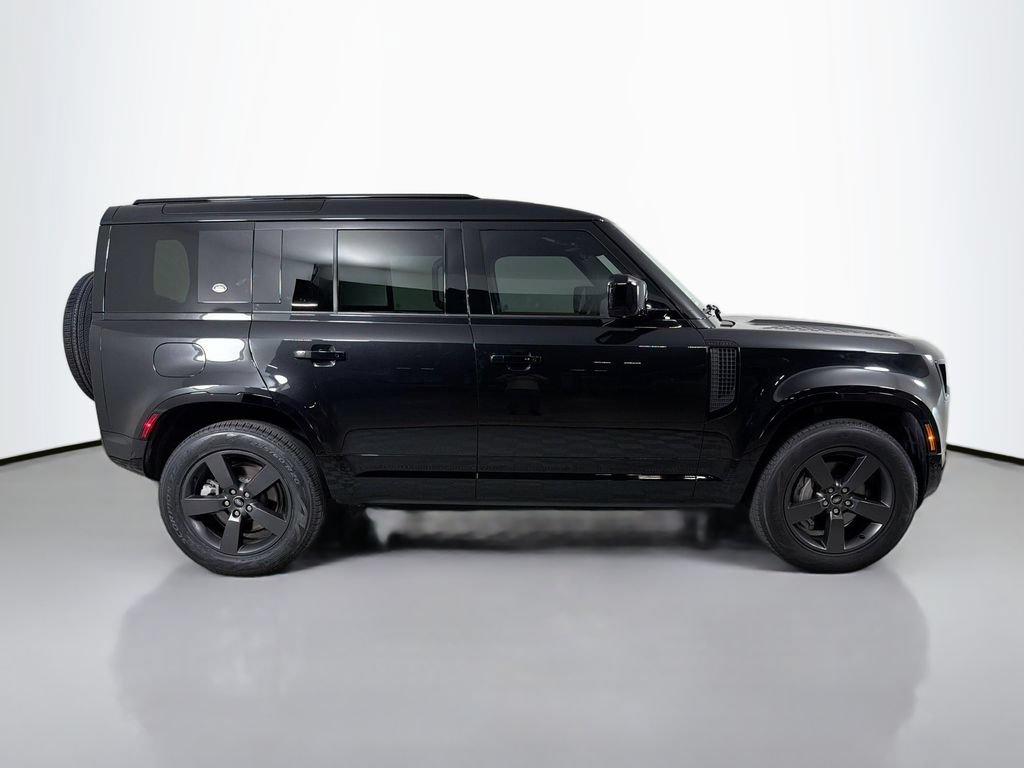 Used 2024 Land Rover Defender 110 X-Dynamic SE AWD/4WD image 4