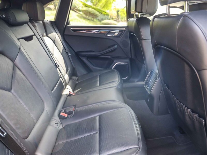 Used 2023 Porsche Macan w/ Premium Package Plus AWD/4WD image 22