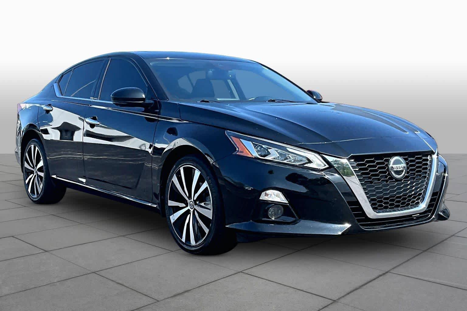 Used 2022 Nissan Altima 2.5 Platinum AWD/4WD image 2