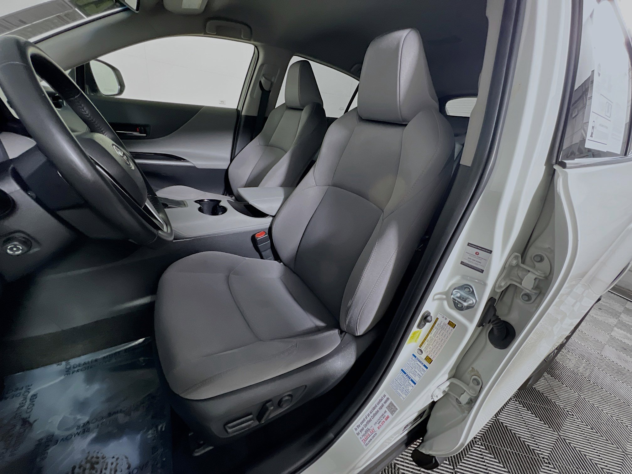 Used 2021 Toyota Venza LE w/ Carpet Mat Package (TMS) image 15