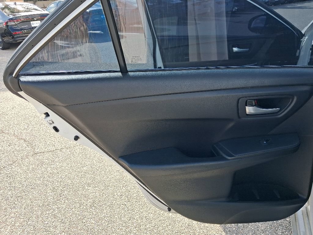 Used 2017 Toyota Camry SE FWD image 22
