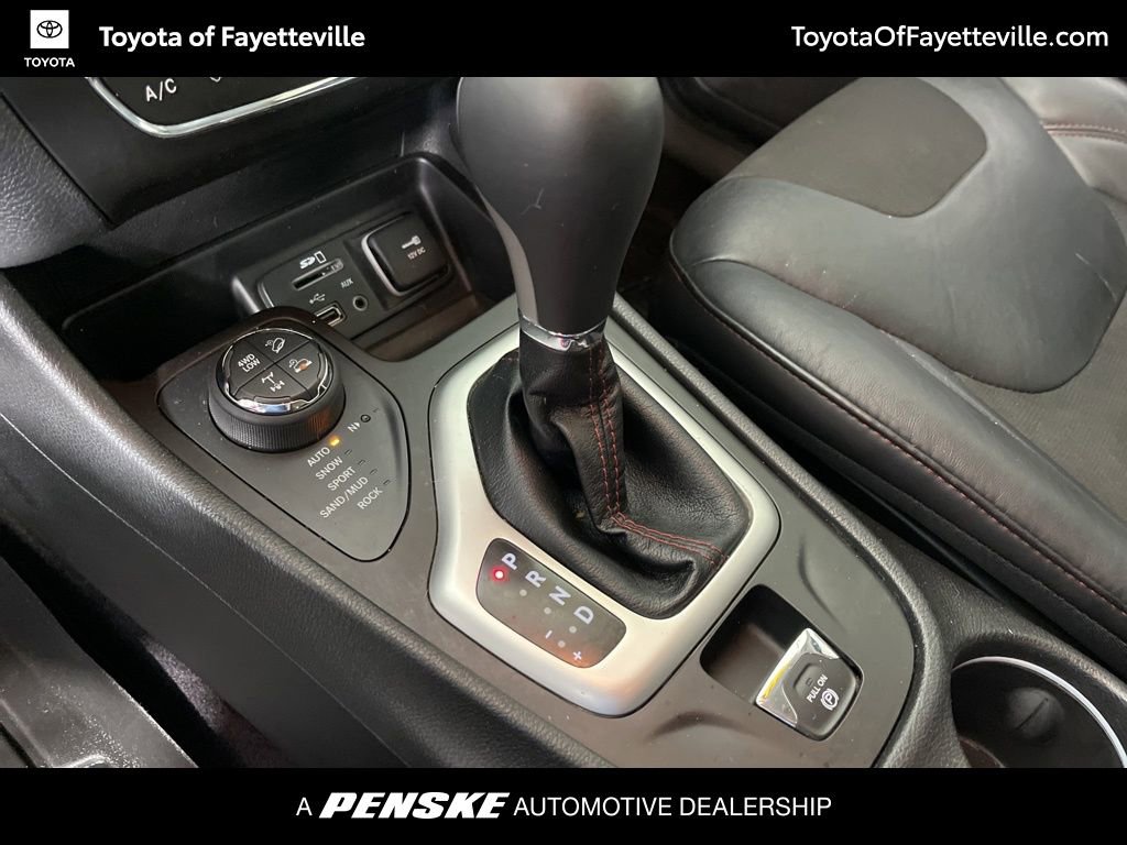 Used 2017 Jeep Cherokee Trailhawk image 31