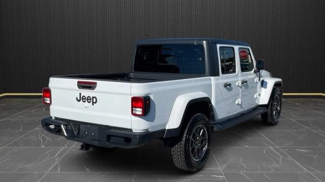 Used 2021 Jeep Gladiator Overland w/ Trailer Tow Package AWD/4WD image 8