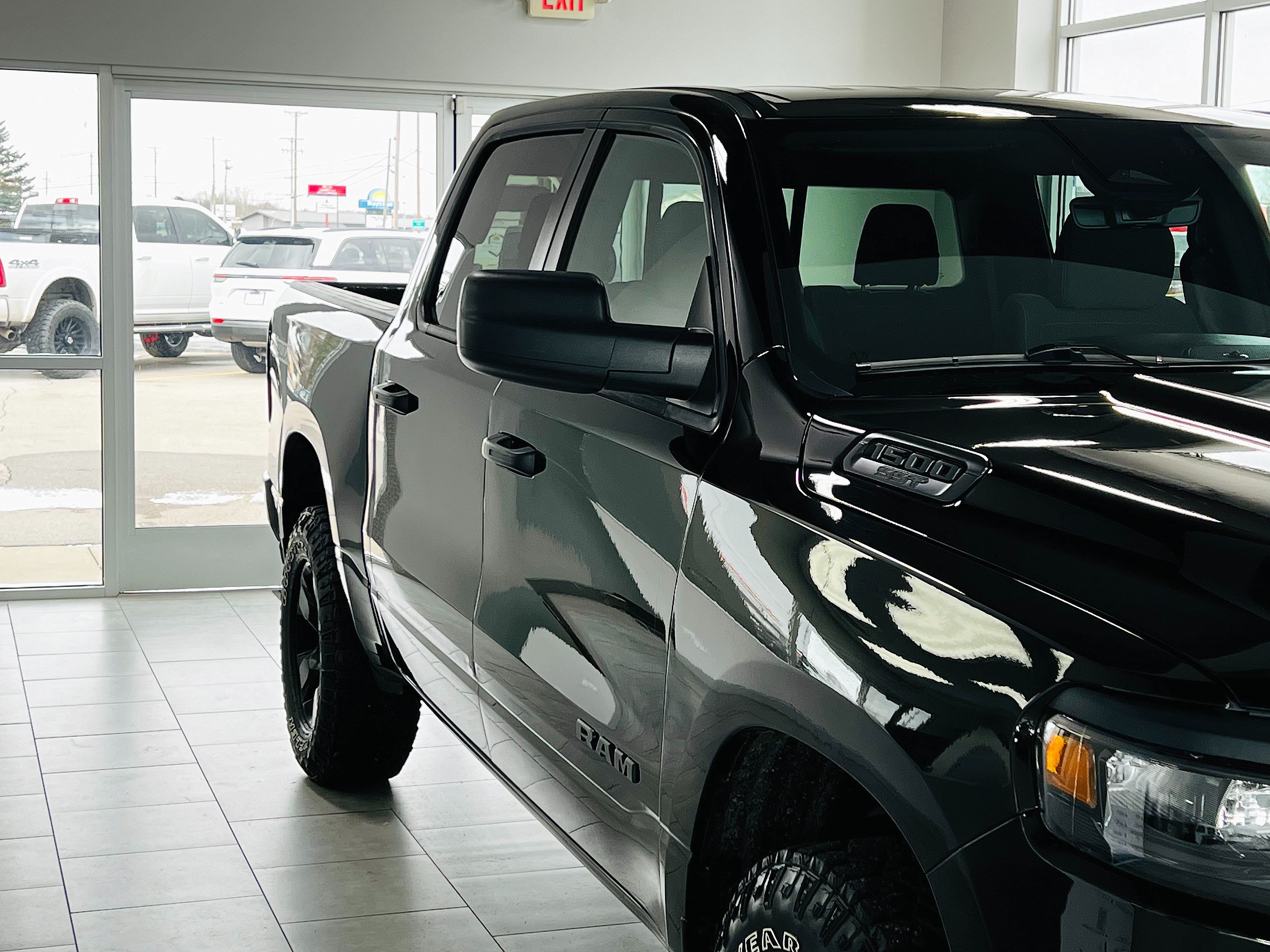 Used 2025 RAM 1500 Warlock AWD/4WD image 5