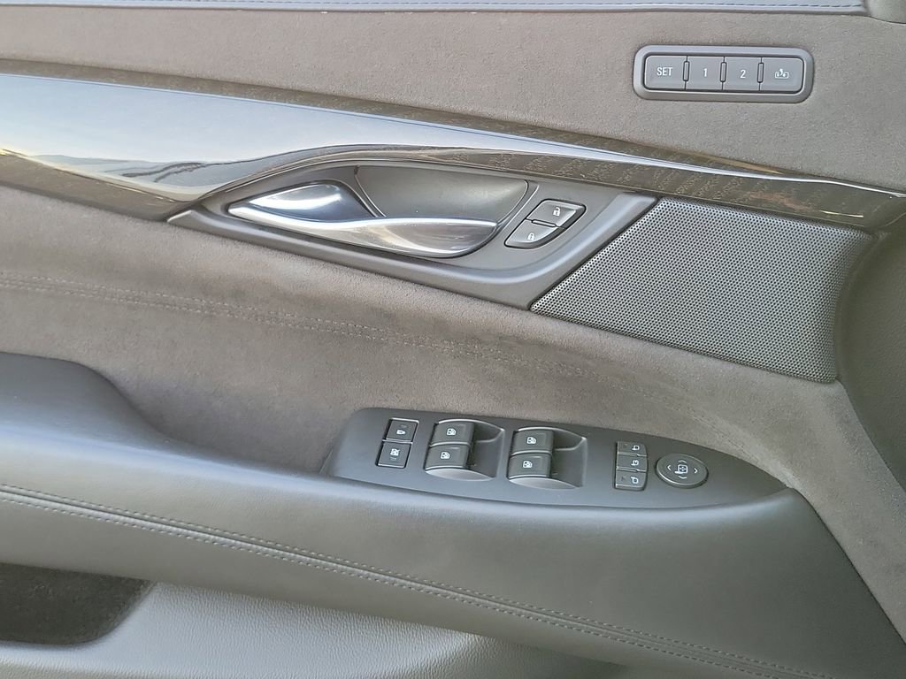 Used 2018 Cadillac Escalade Platinum image 18