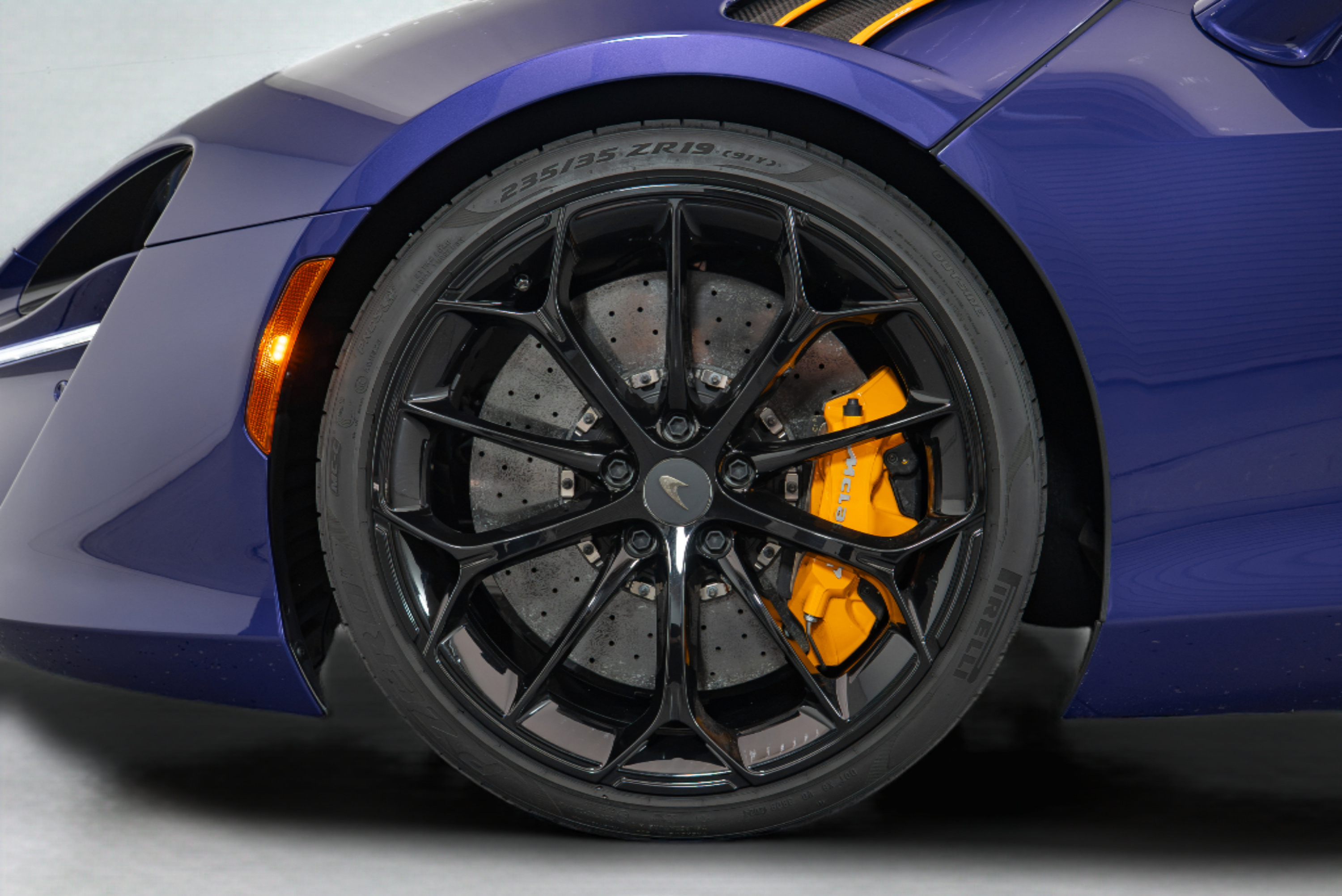 Used 2025 McLaren Artura Spider RWD image 21