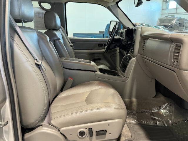 Used 2006 GMC Sierra 2500 SLE w/ Onstar Plus Package AWD/4WD image 18