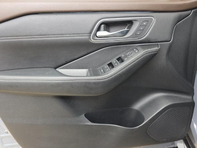 Used 2021 Nissan Rogue Platinum FWD image 26