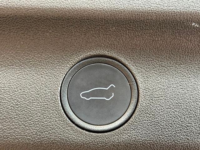 Used 2022 Tesla Model Y Long Range AWD/4WD image 39