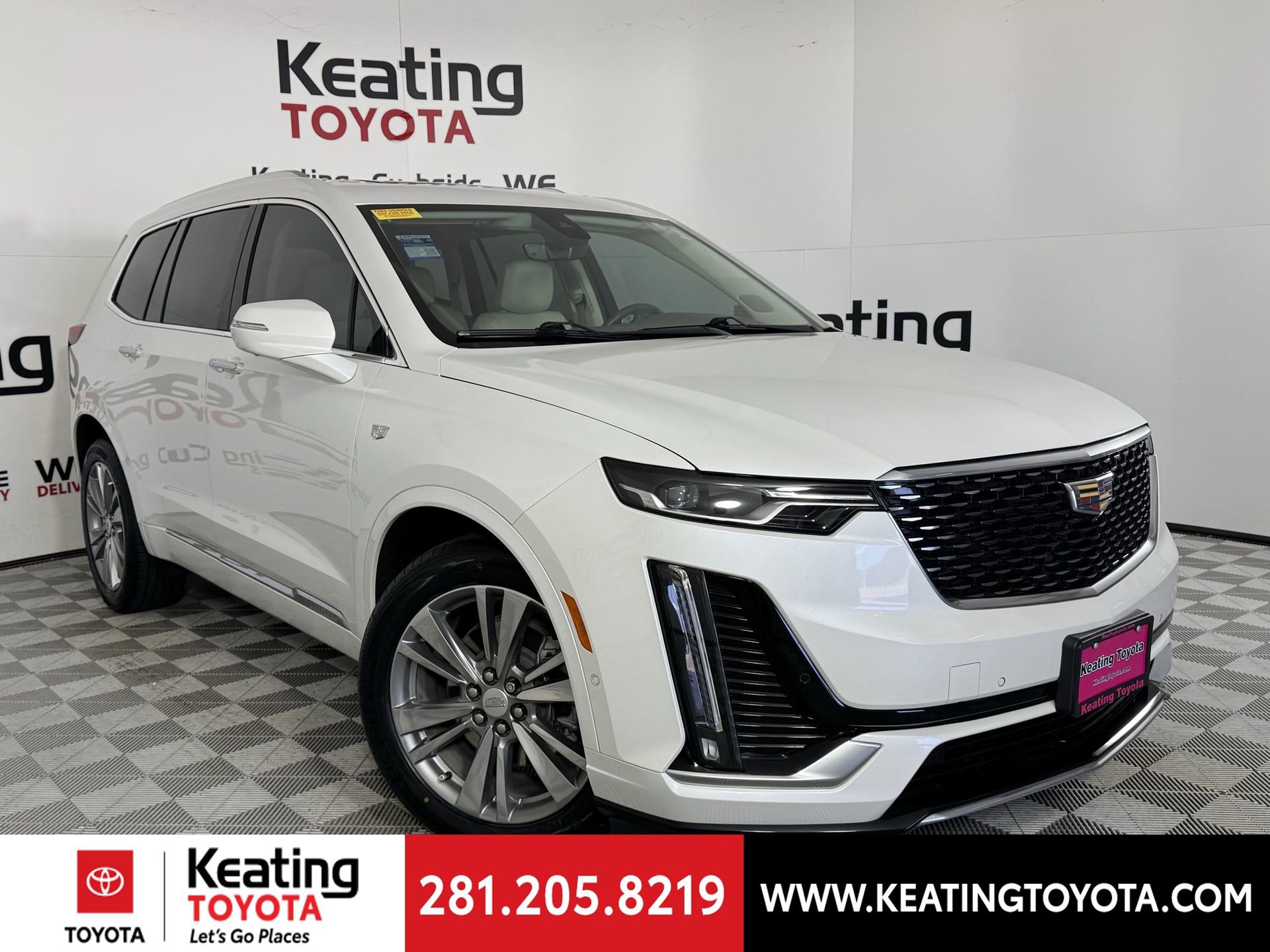 Used 2023 Cadillac XT6 Premium Luxury w/ Technology Package image 2