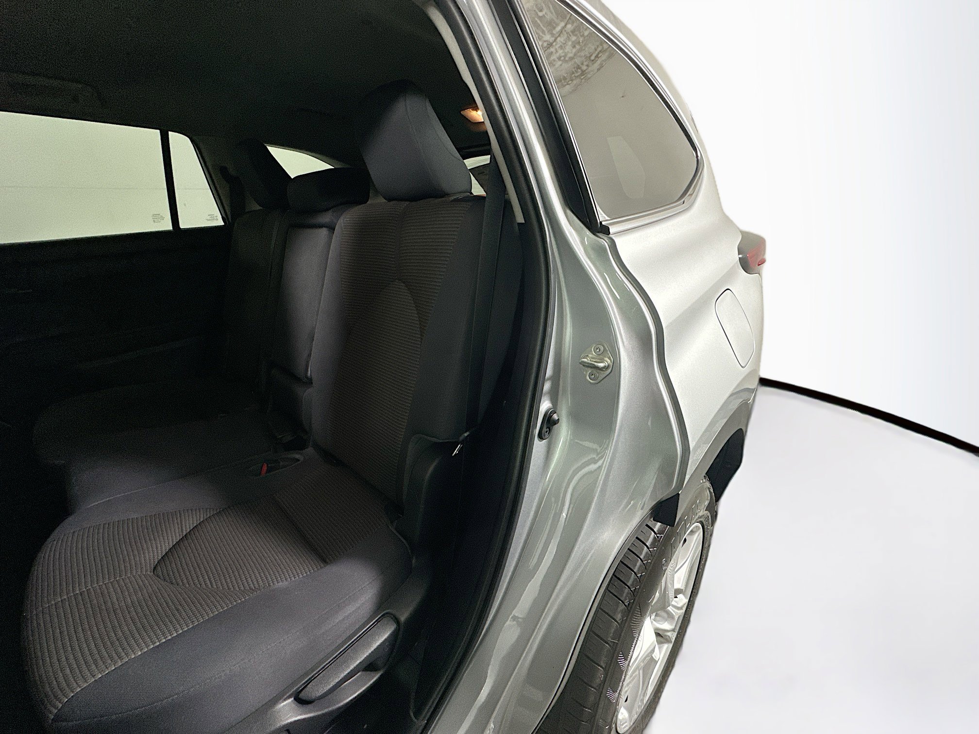 Used 2023 Toyota Highlander L image 26