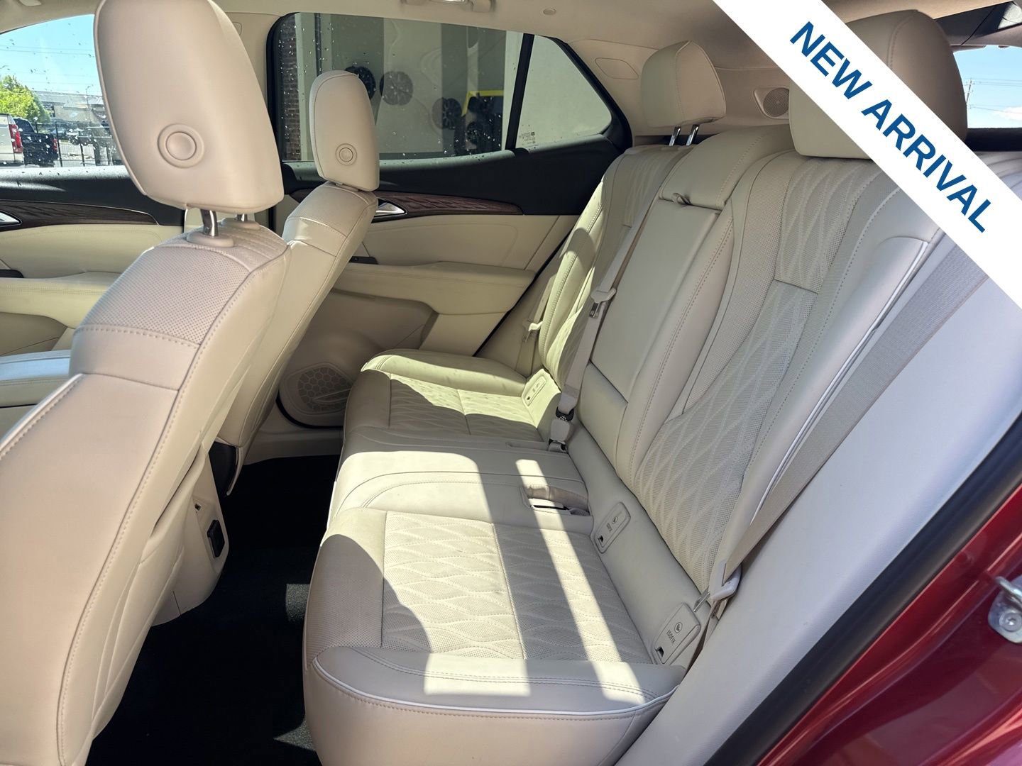 Used 2022 Buick Envision Avenir w/ Technology Package II FWD image 14