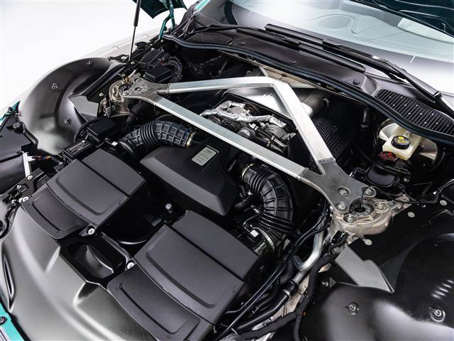 Used 2023 Aston Martin V8 Vantage Coupe RWD image 19
