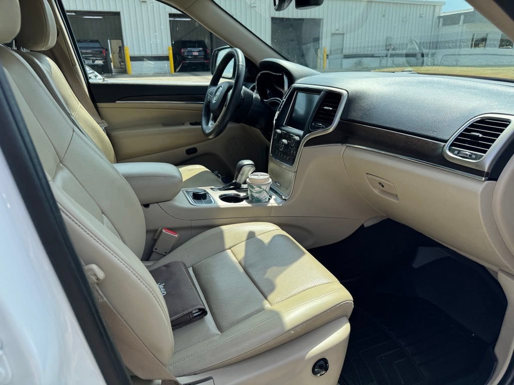 Used 2017 Jeep Grand Cherokee Limited w/ Luxury Group II AWD/4WD image 12