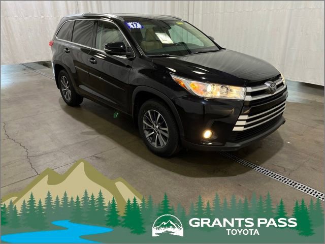 Certified 2017 Toyota Highlander XLE AWD/4WD image 1