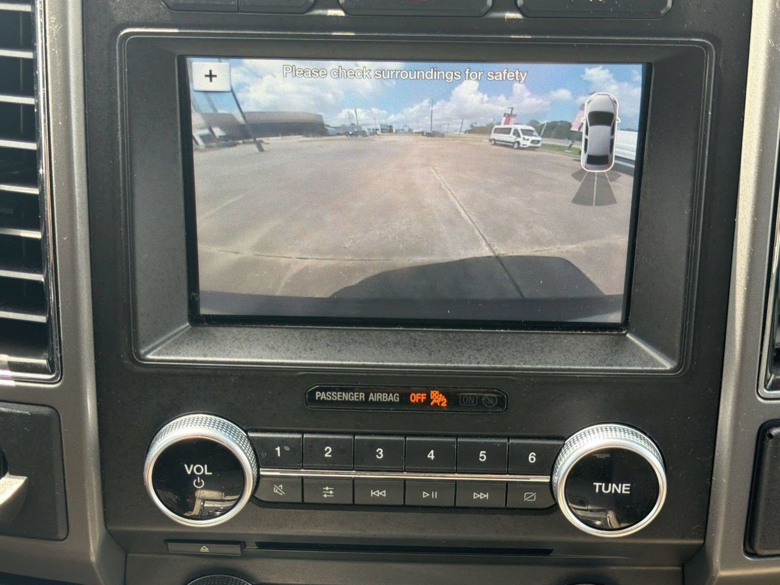 Used 2018 Ford Expedition Max XLT w/ Equipment Group 202A AWD/4WD image 19