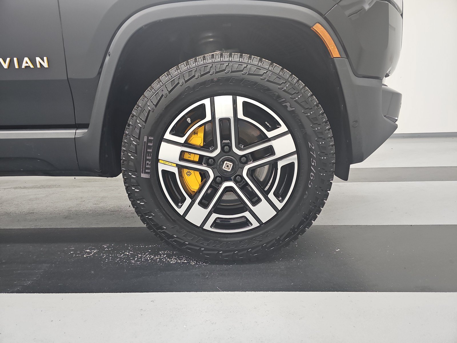 Used 2024 Rivian R1S Adventure AWD/4WD image 11