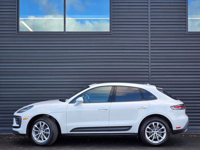 Used 2025 Porsche Macan image 2