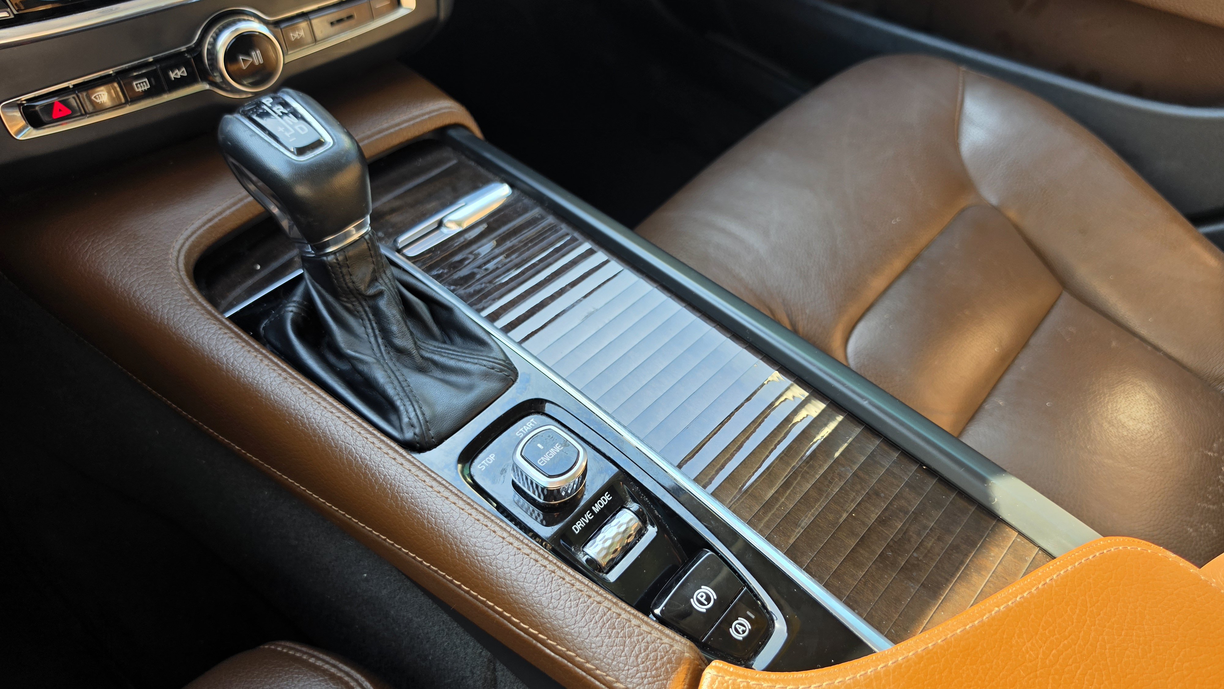 Used 2018 Volvo S90 T5 Momentum FWD image 36