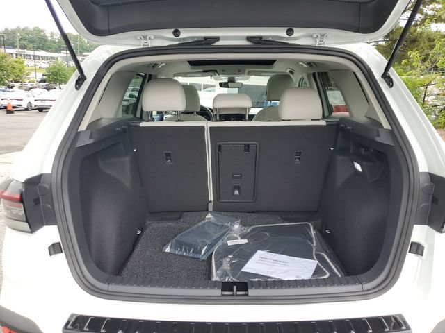 New 2026 Volkswagen Taos SE FWD image 8