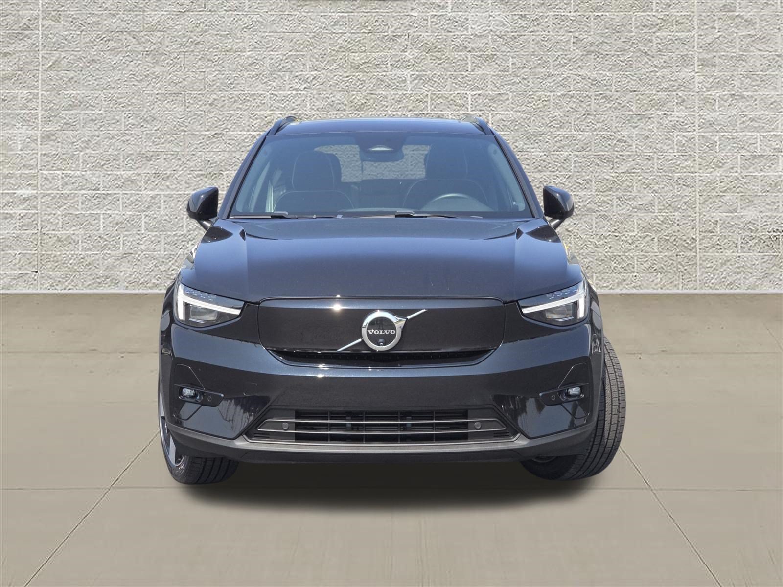 Used 2024 Volvo XC40 Recharge Plus w/ Protection Package Premier AWD/4WD image 2