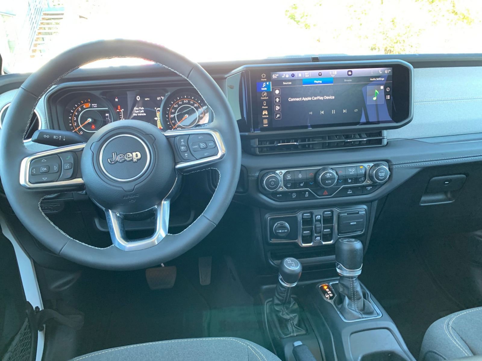 Used 2025 Jeep Wrangler Sahara image 32