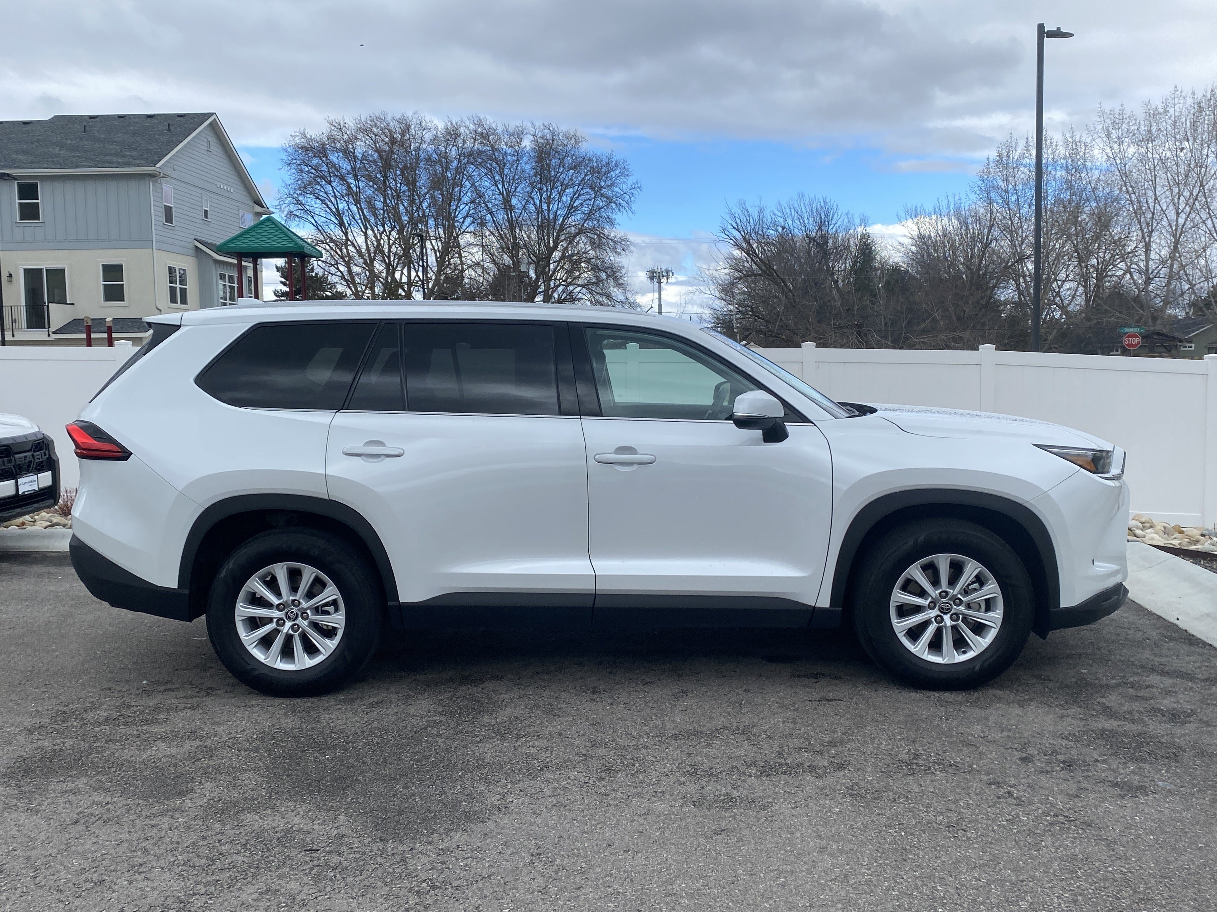 Used 2024 Toyota Grand Highlander XLE image 7