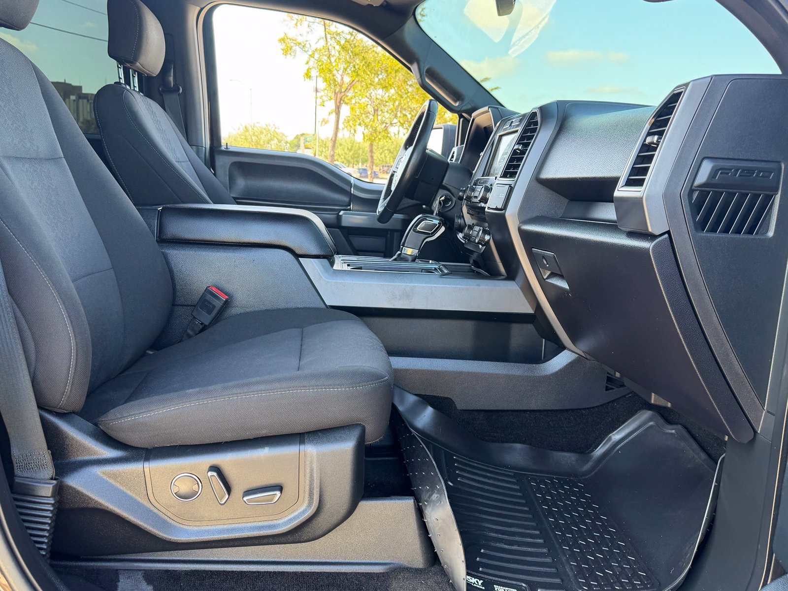 Used 2018 Ford F150 XLT w/ Equipment Group 302A Luxury AWD/4WD image 46