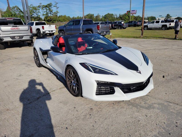 Used 2024 Chevrolet Corvette Z06 RWD image 8