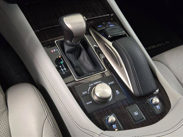 Used 2017 Lexus LS 460 w/ Comfort Package RWD image 10