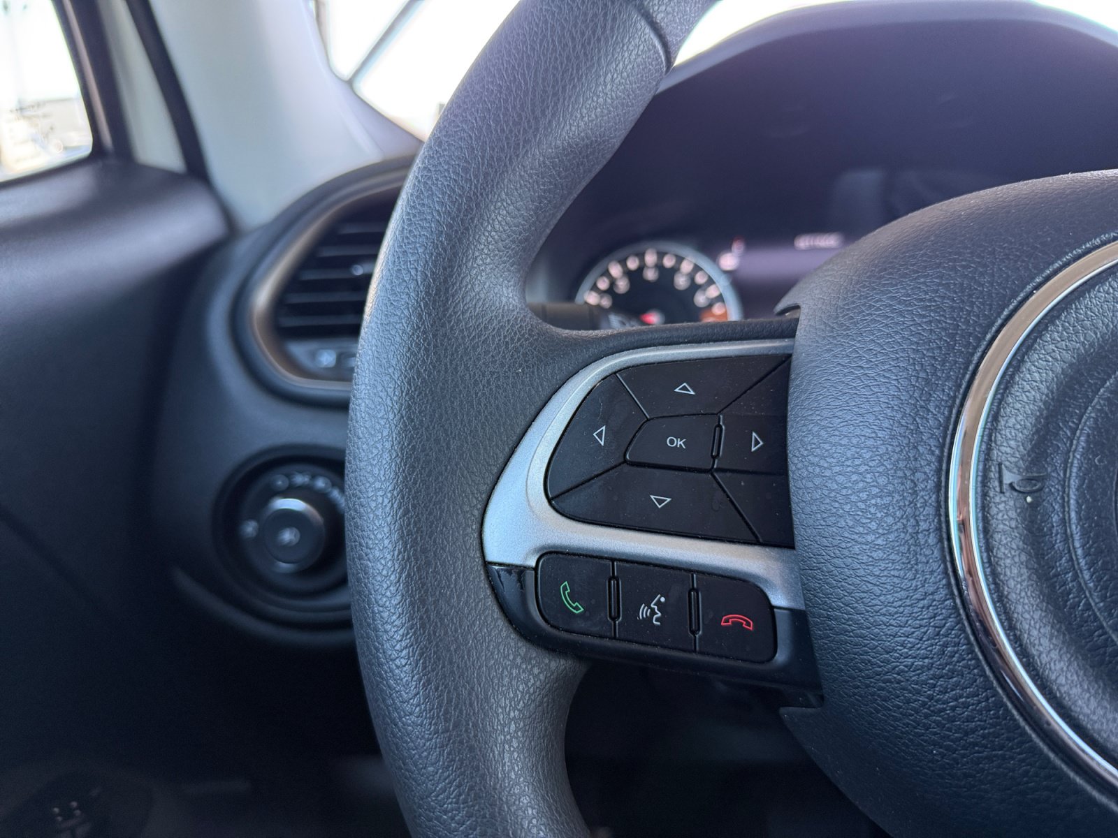 Used 2023 Jeep Renegade Latitude AWD/4WD image 21