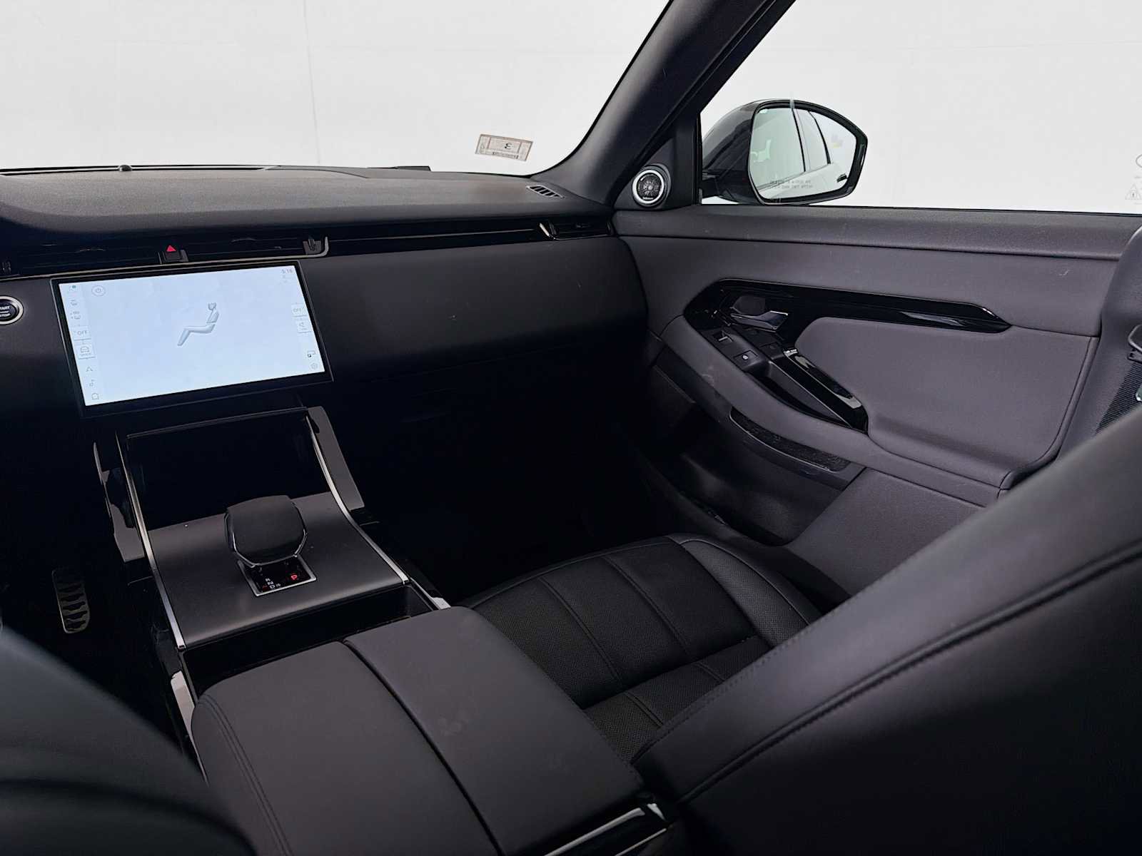 Certified 2024 Land Rover Range Rover Evoque Dynamic SE image 25