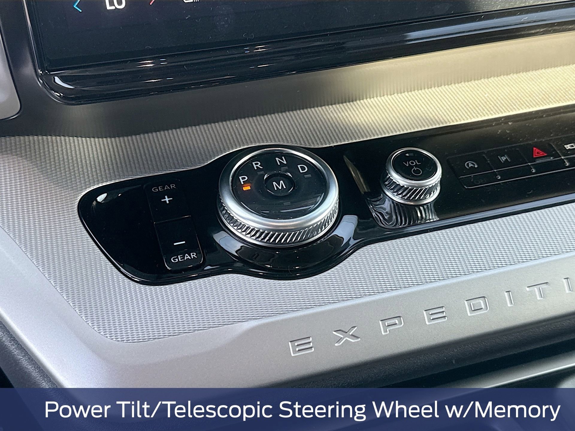 New 2025 Ford Expedition Active image 24