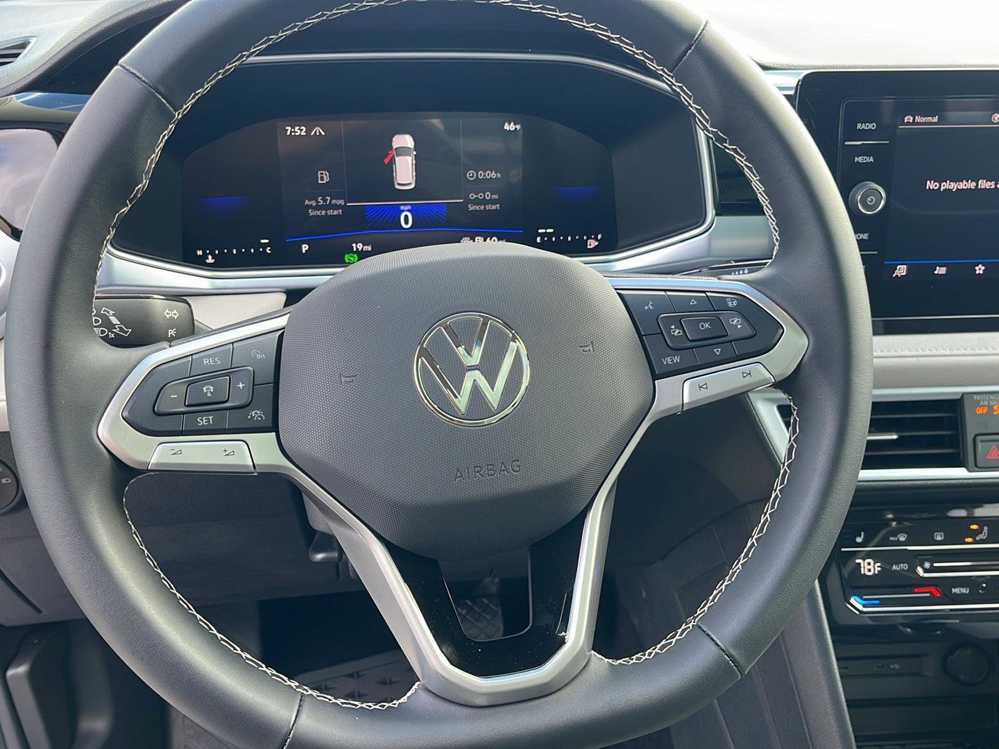 Used 2025 Volkswagen Taos SE image 27