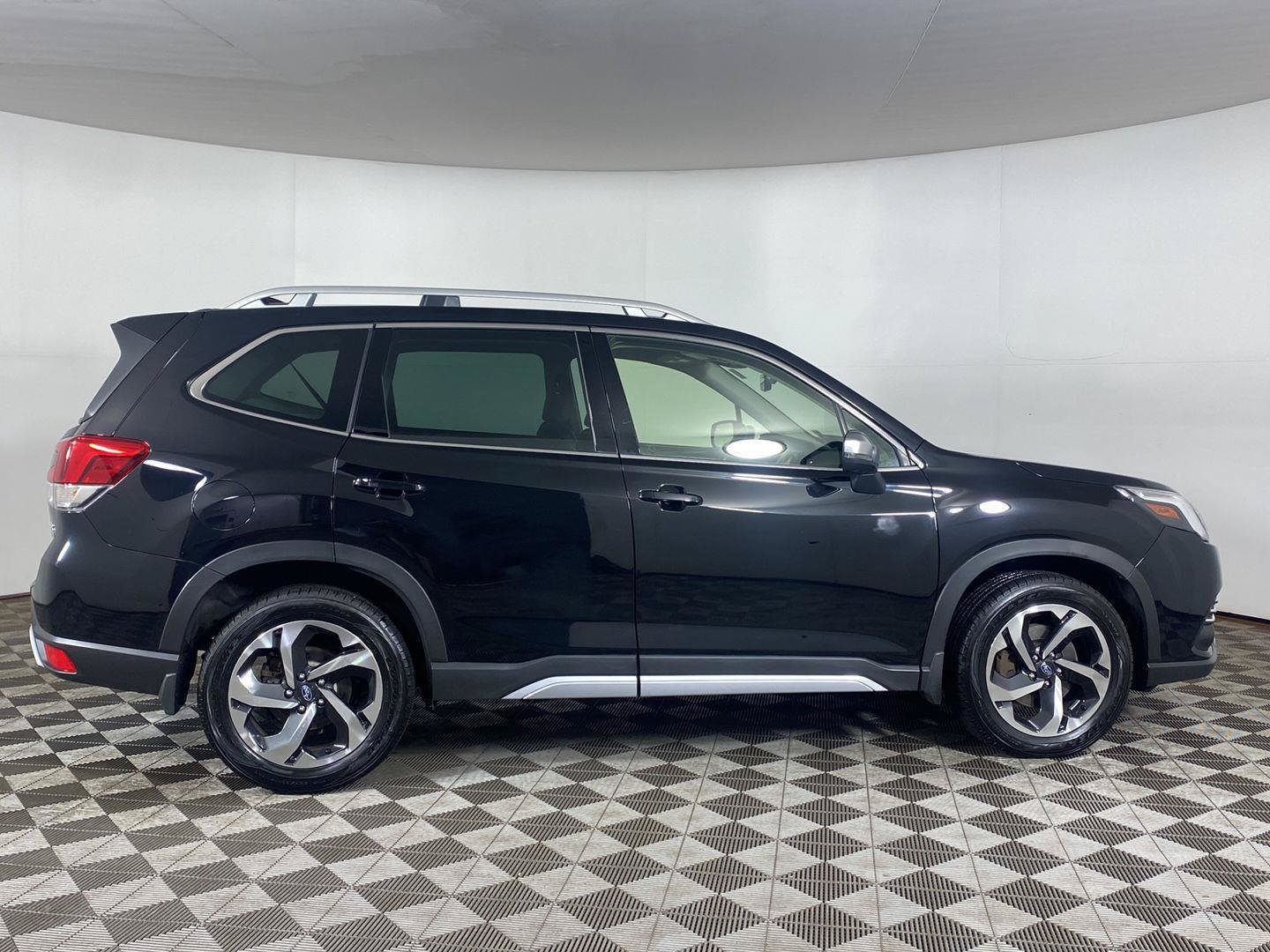 Used 2023 Subaru Forester Touring AWD/4WD image 4