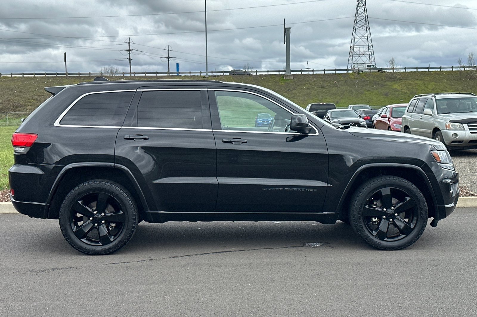 Used 2014 Jeep Grand Cherokee Altitude image 2