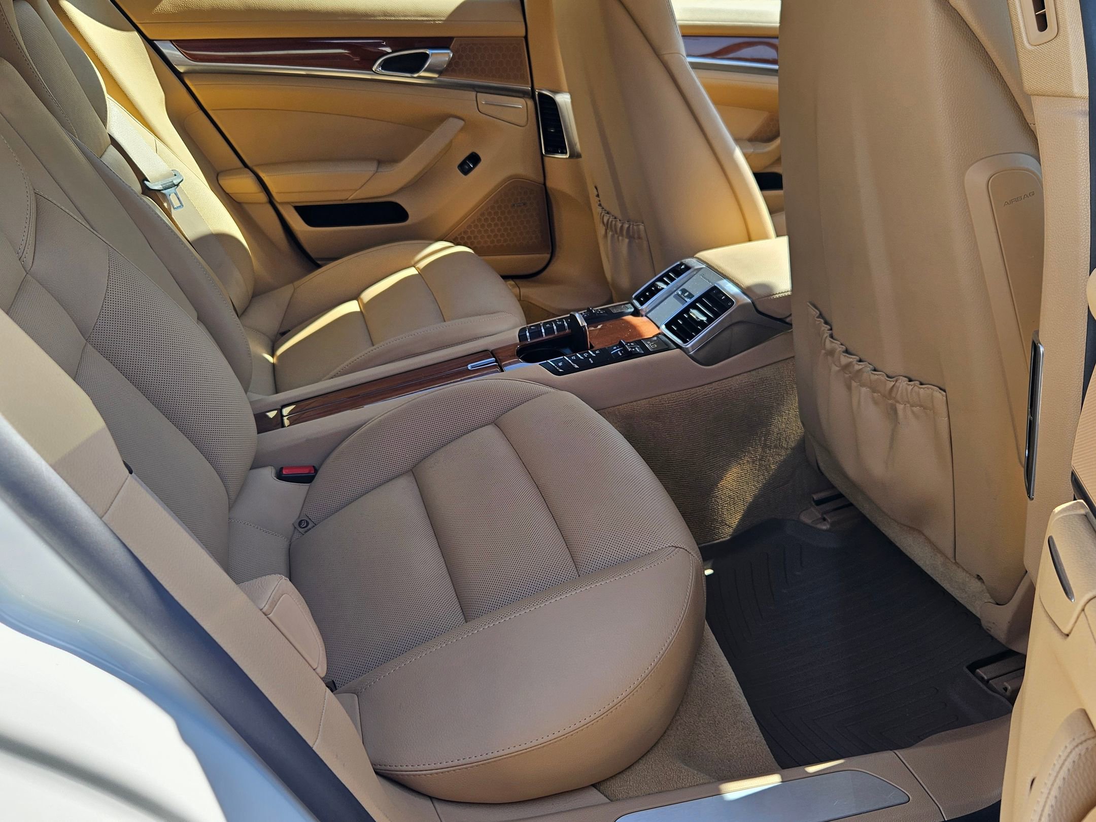 Used 2015 Porsche Panamera 4 AWD/4WD image 29