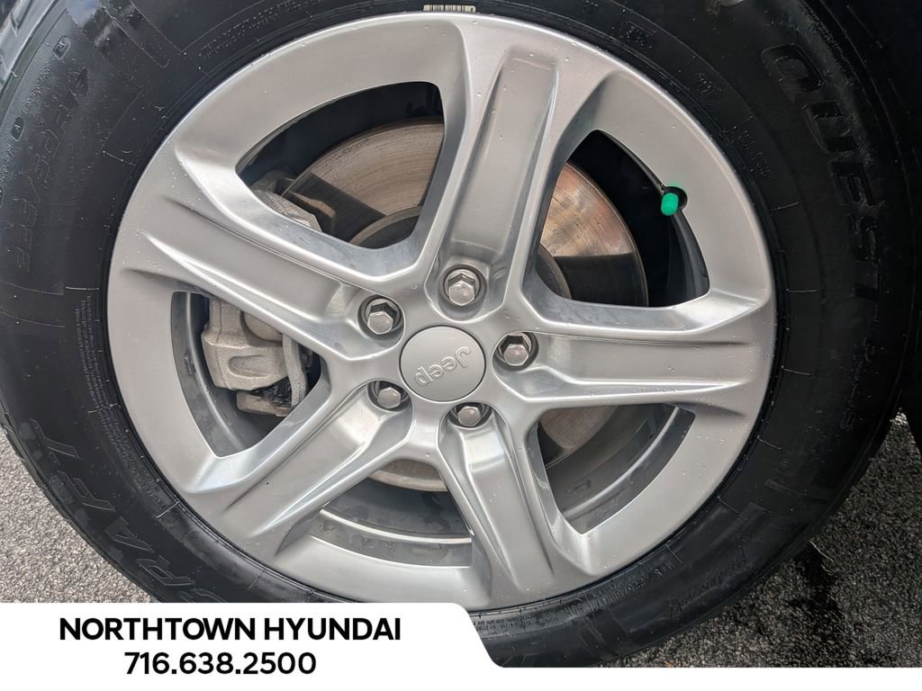 Used 2024 Jeep Compass Latitude image 40