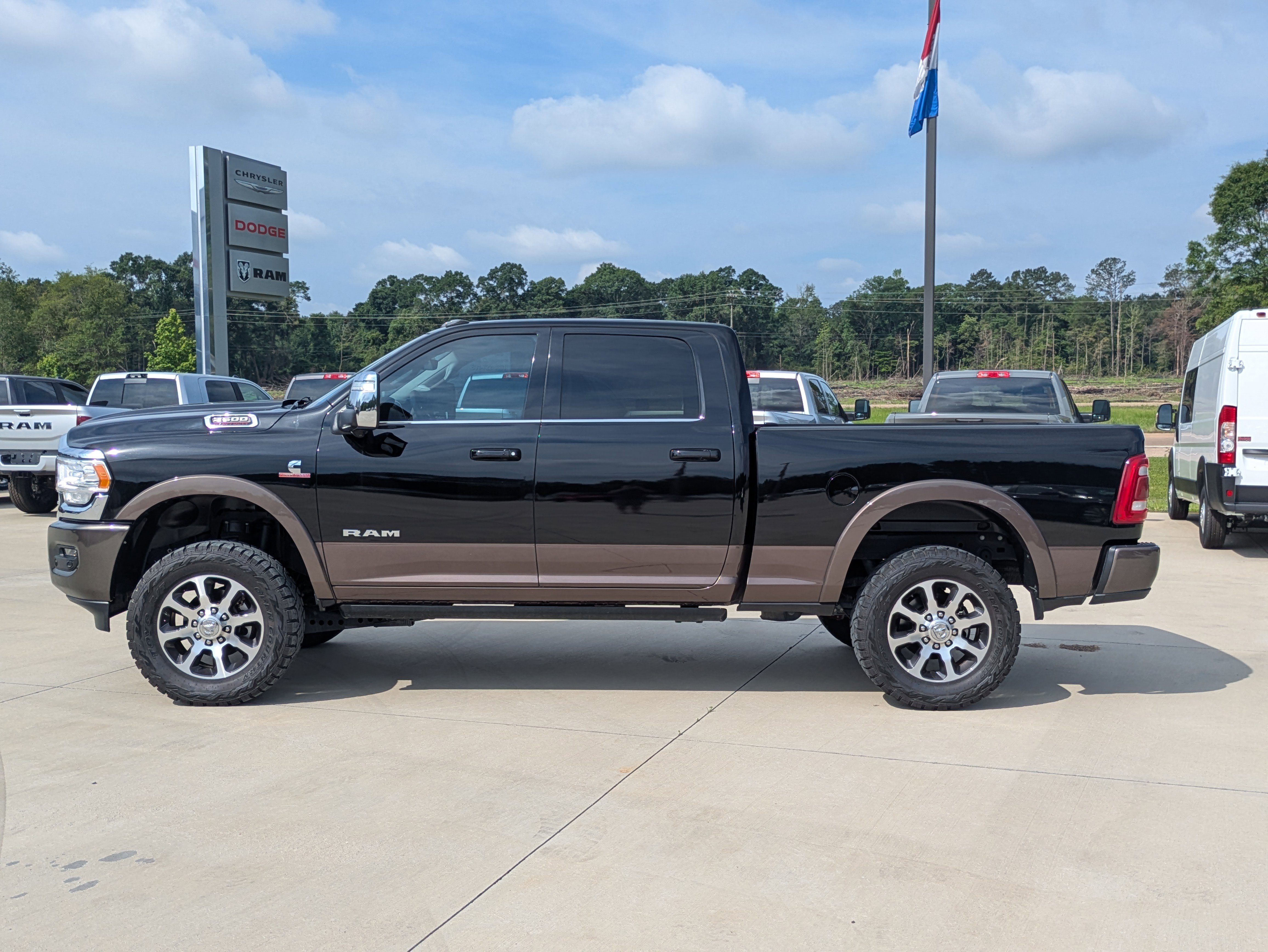 Used 2024 RAM 2500 Limited w/ Safety Group AWD/4WD image 5